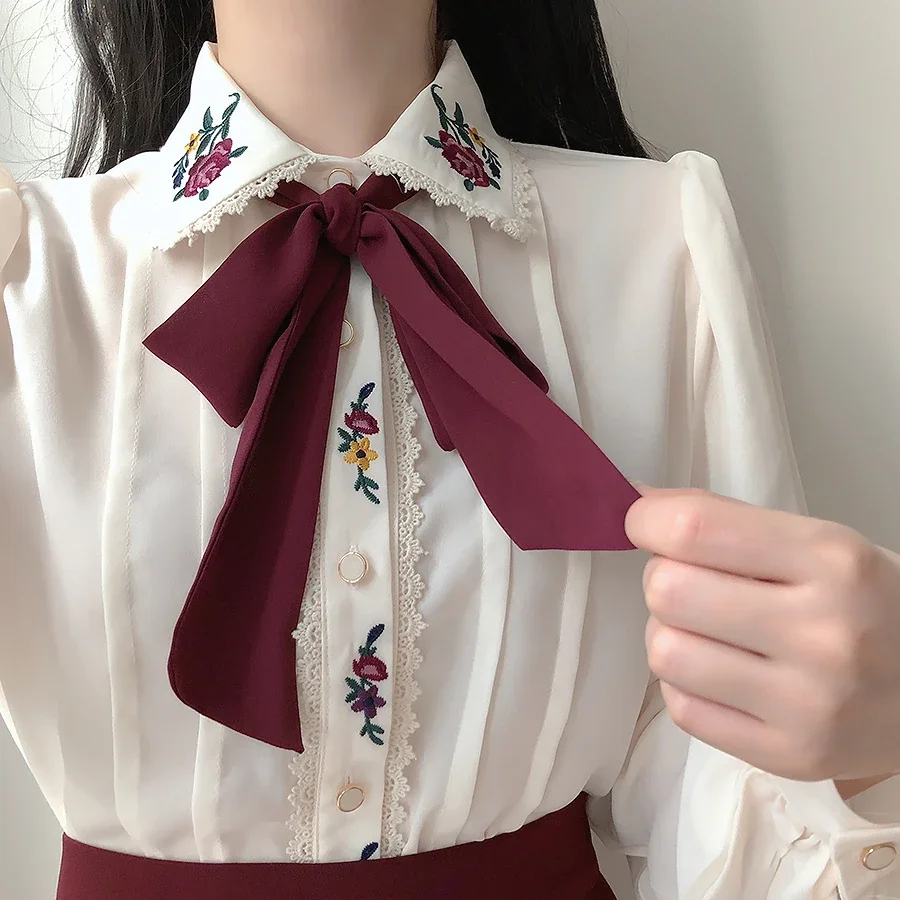 Women Formal Wear White Shirt - レトロなヴィンテージの刺繍蝶ネクタイトップ,ベーシックウェア,エレガント,フォーマル,シングルボタン,無地の白いシャツ,秋