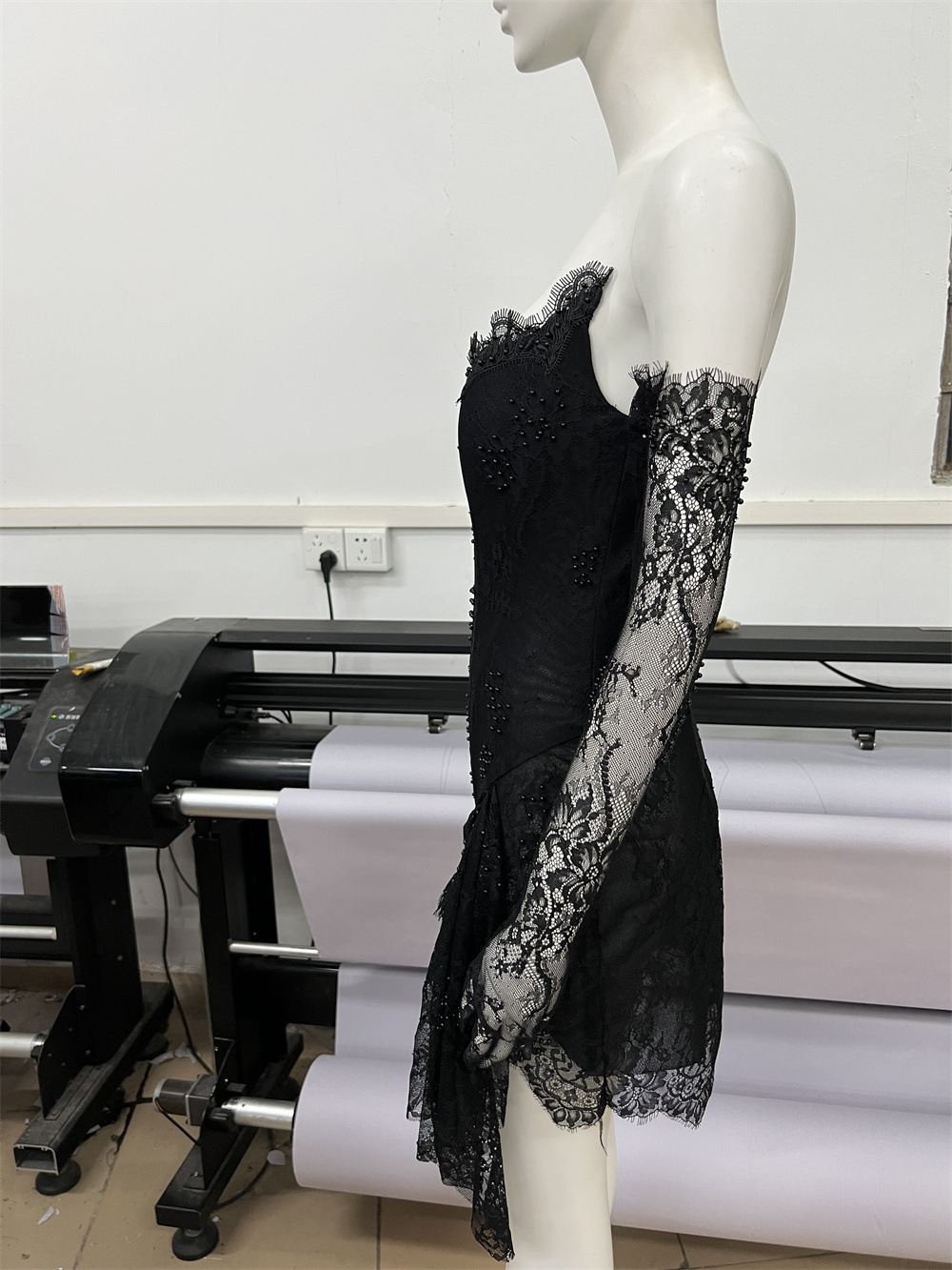 2色展開のおしゃれでスタイリッシュなチューブレースドレス、フ - Women Formal Wear H&M のレビューと価格