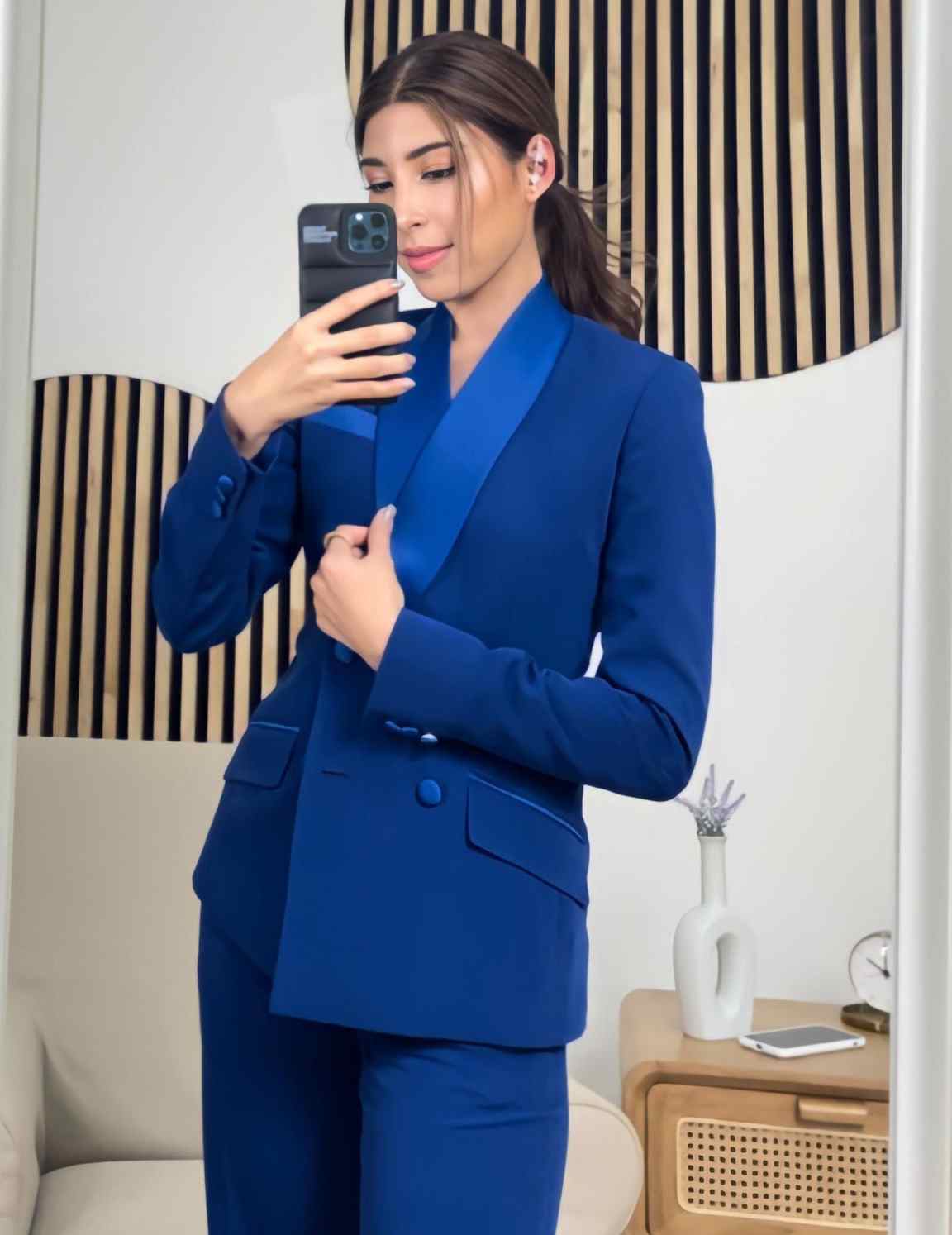 ロイヤルブルーの女性用ジャケットセット、カスタマイズされたダ - Women Formal Wear With Tie のレビューと価格