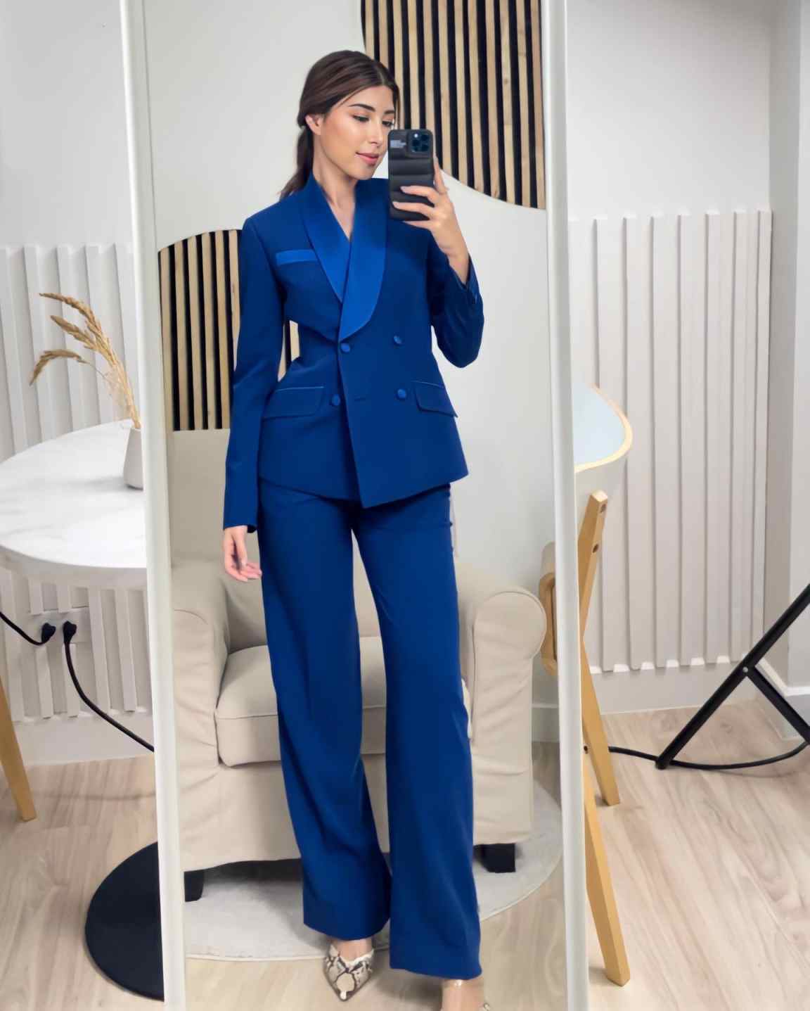 ロイヤルブルーの女性用ジャケットセット、カスタマイズされたダ - Women Formal Wear With Tie のレビューと価格