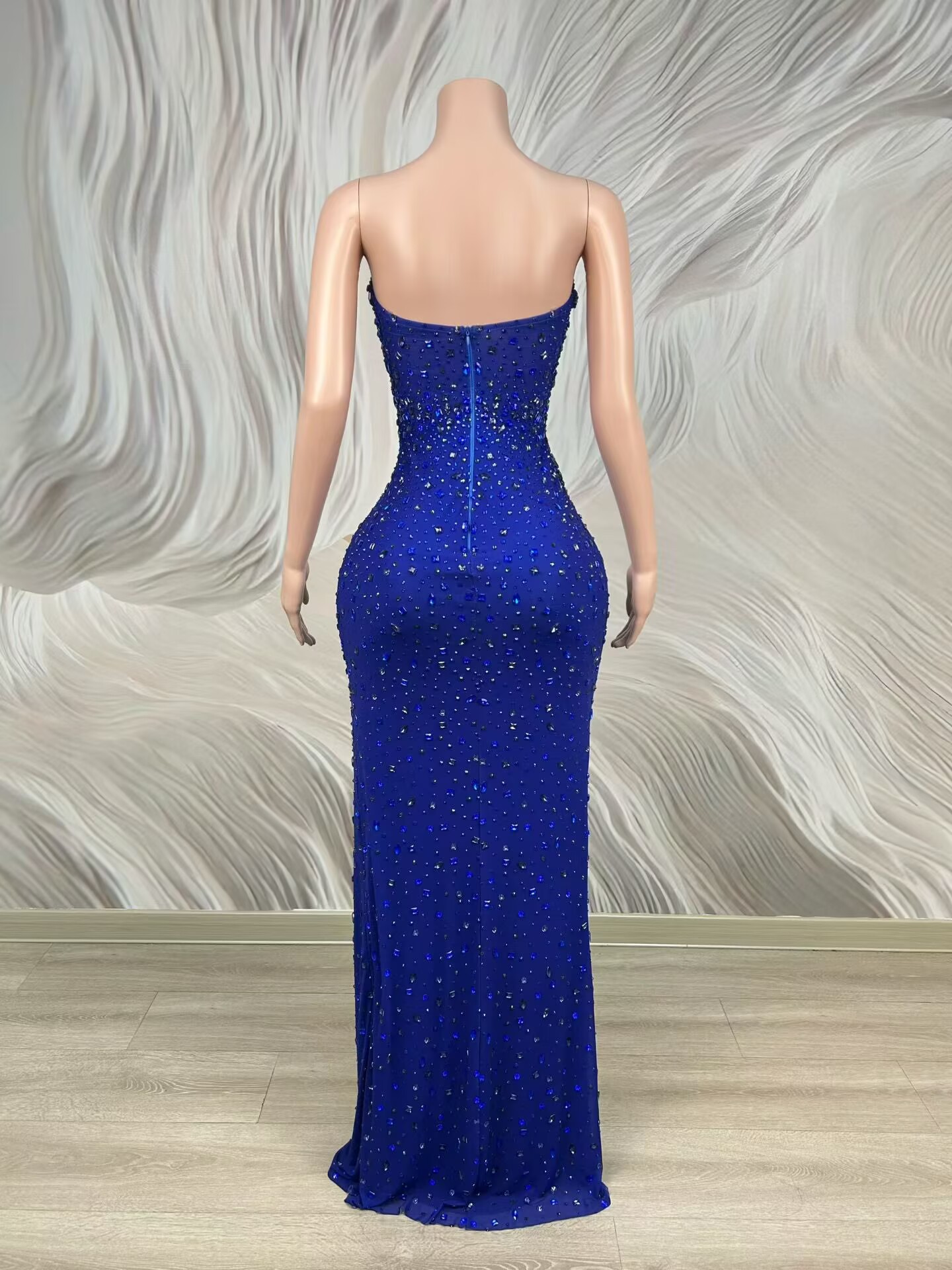 キラキラ輝くラインストーンブルーストラップレスイブニングドレ - Women Luxury Formal Wear のレビューと価格