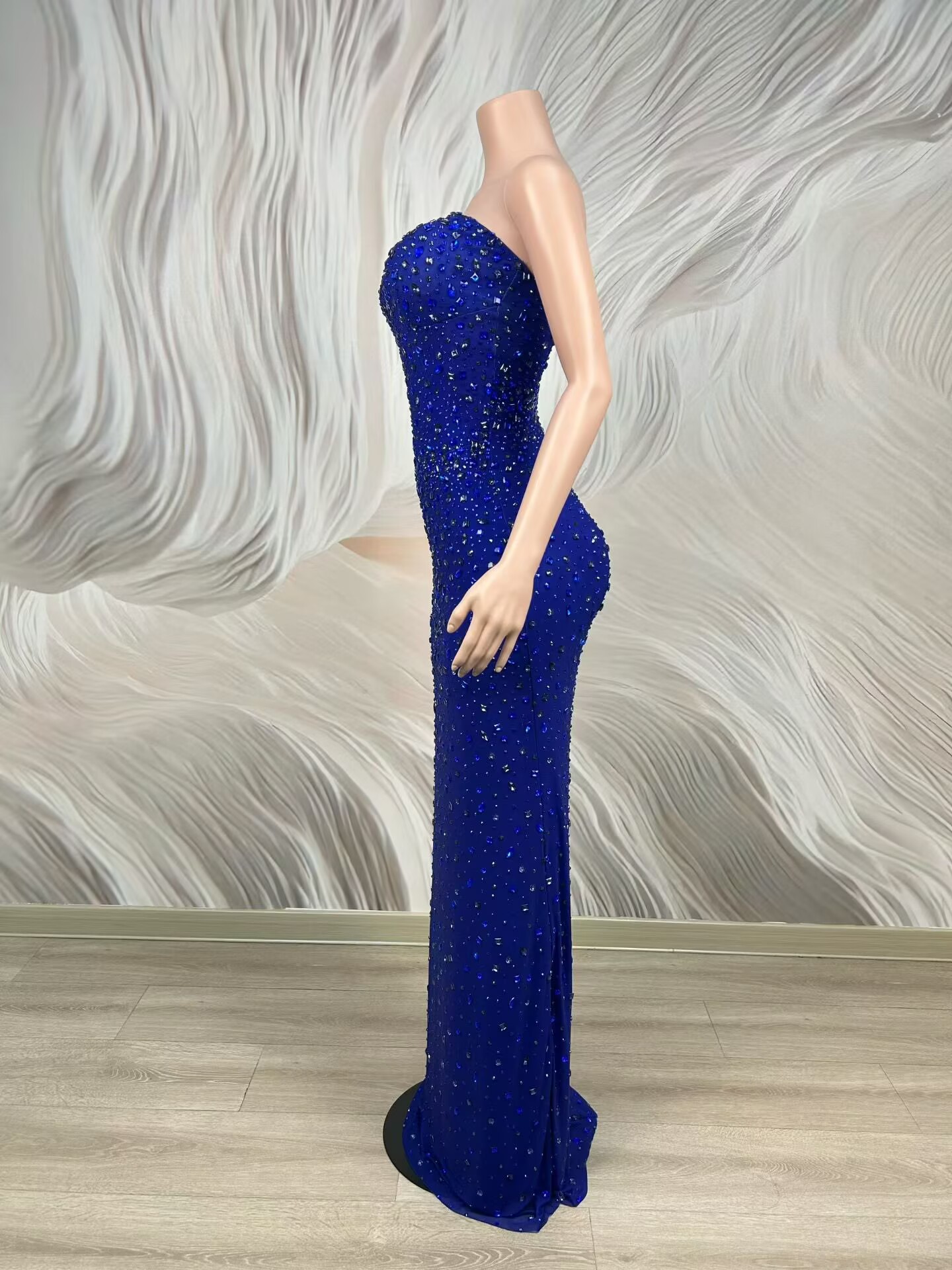 キラキラ輝くラインストーンブルーストラップレスイブニングドレ - Women Luxury Formal Wear のレビューと価格